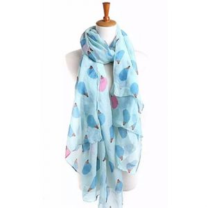 Shawl lichtblauw met blauwe egels