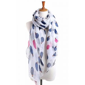 Shawl wit met blauwe en roze egels