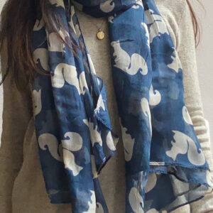 Shawl blauw met witte eekhoorns