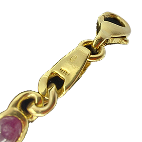 Geelgouden schakelarmband met vijf robijnen