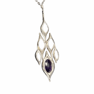 Zilveren collier met fonkelende amethist