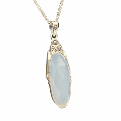 Zilveren collier met zilveren hanger bezet met pure witte agaat