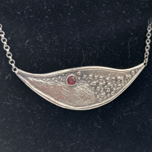 Zilveren collier met zilveren hanger met amethist