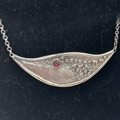 Zilveren collier met zilveren hanger met amethist