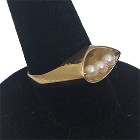 Gouden 14 kt ring met 3 parels