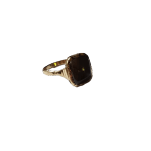 Gouden ring met diepblauwe saffier