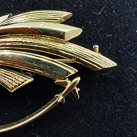 Gouden 14 kt. KLM-broche van Koninklijke Begeer