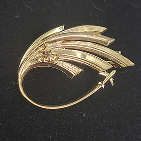 Gouden 14 kt. KLM-broche van Koninklijke Begeer