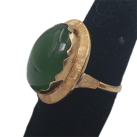 Gouden 14 kt ring met jade / nefriet