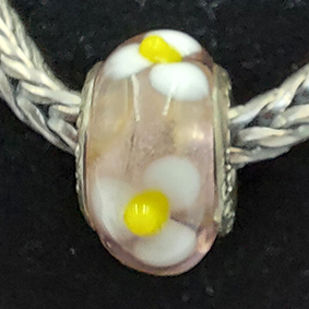 Pandora bedel murano glas witte bloemen met geel hart vintage