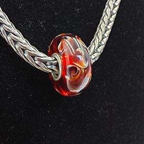 Trollbead wijnrood met witte flarden