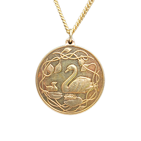 Hanger met zwaan en lelies, 24 kt goud op zilver