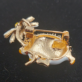 Egelbroche met margriet