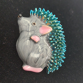 Blauwgrijze egelbroche