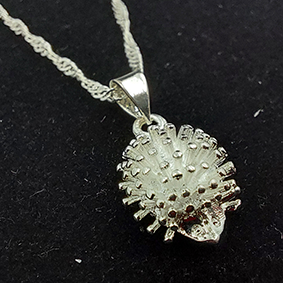 Egelhanger met zilveren ketting