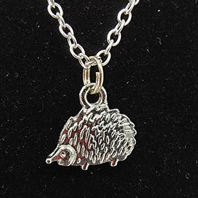 Egelhanger met zilveren ketting