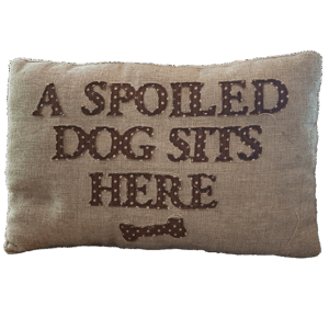 Hondenkussen “A Spoiled Dog Sits Here”
